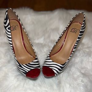 🦓Zebra Print, peep toe shoes! 🦓